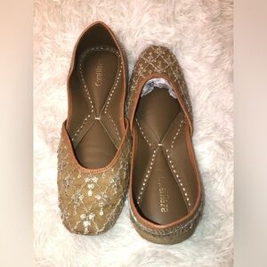 Tan and Gold Embroidered Women's Shoes EU 39 8.5 NWOB